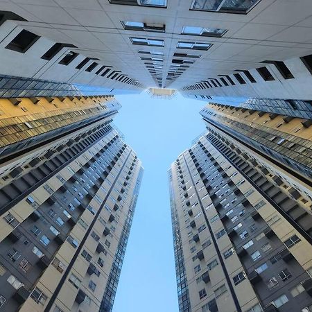 Enjoy Bgc Sunset And Golf Course View 2 Bedroom Loft With 100Mbps Internet Connection Manila Exterior foto