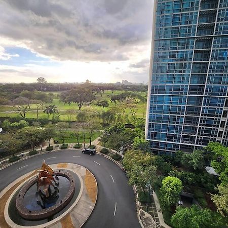 Enjoy Bgc Sunset And Golf Course View 2 Bedroom Loft With 100Mbps Internet Connection Manila Exterior foto