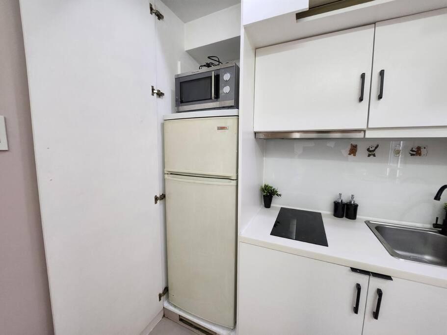Enjoy Bgc Sunset And Golf Course View 2 Bedroom Loft With 100Mbps Internet Connection Manila Exterior foto